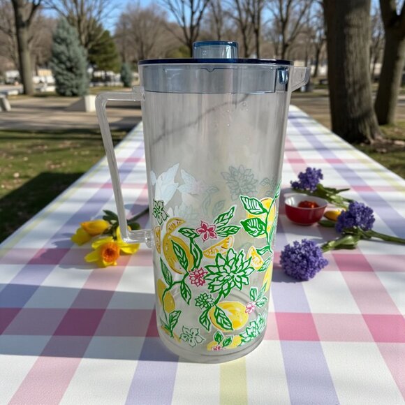 LILLY PULITZER Make Lemonade Lemon Fruit Print Plastic Serving Pitcher - Picture 1 of 3